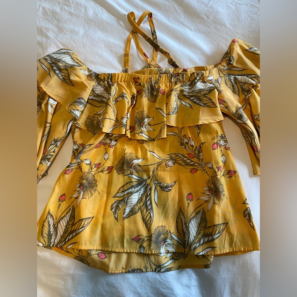 Express cold shoulder/off the shoulder top / blouse in yellow / marigold xs